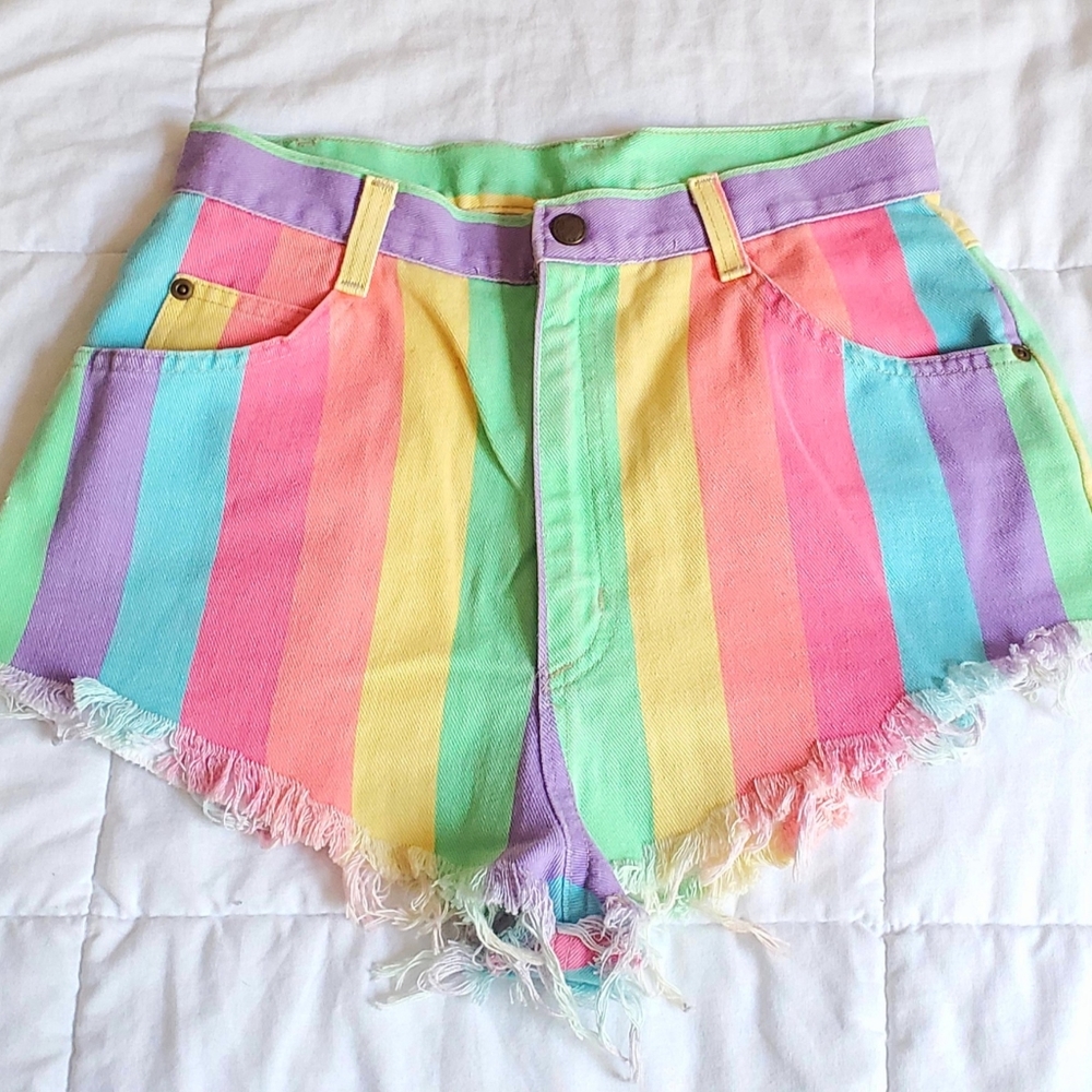 VINTAGE high waisted rainbow shorts